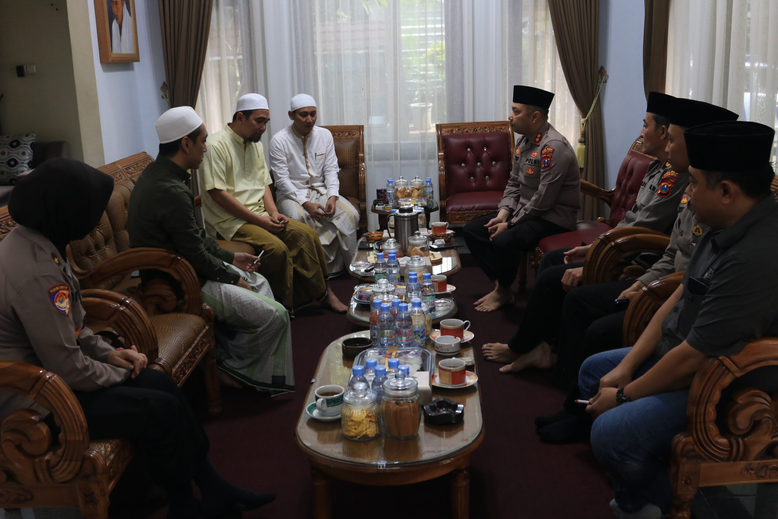 Baru Saja Dilantik, Kapolres Kediri Kota Bersilaturahmi Ke Pondok Pesantren HM Al-Mahrusiyah.