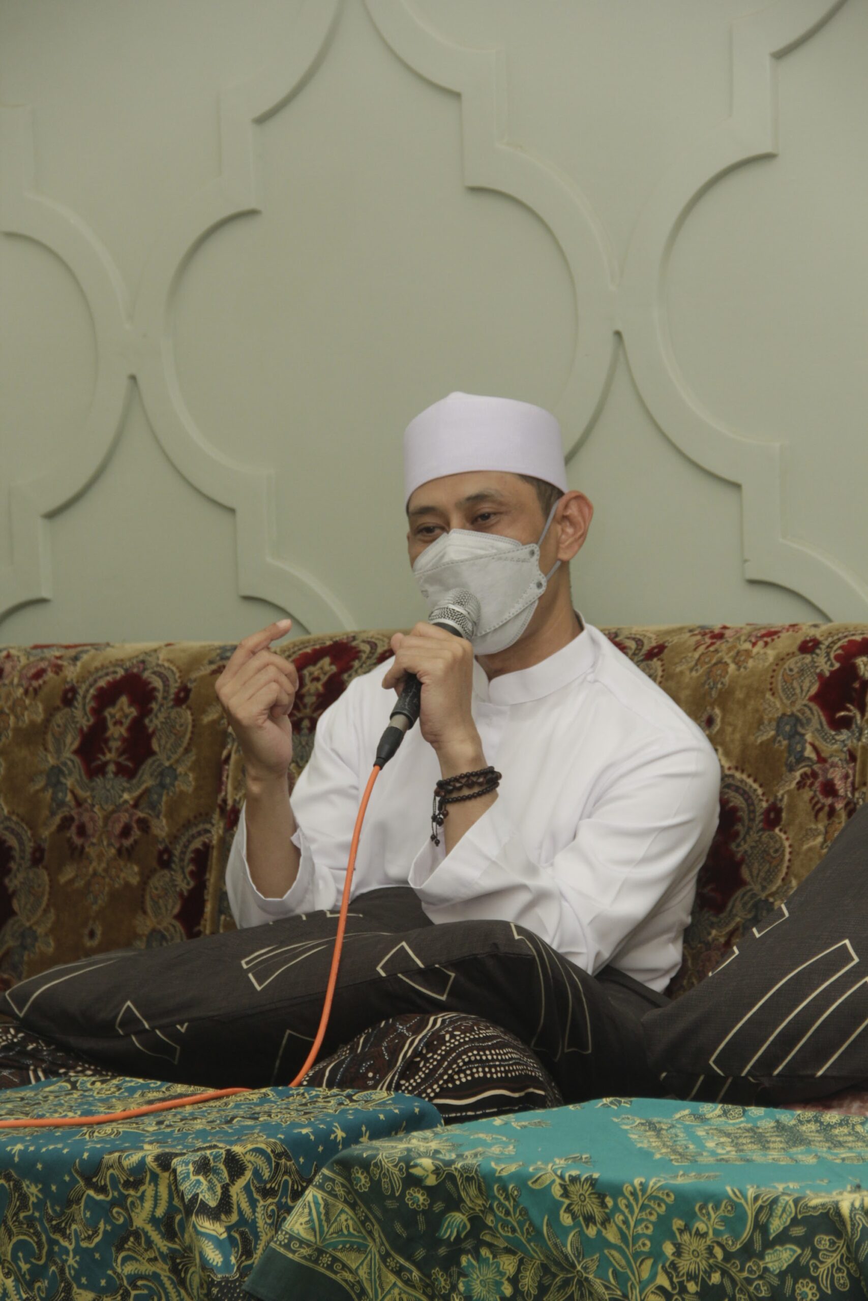 Haul Nyai Hj Zainab, Gus Anas Sampaikan Kisah Wanita Tegas dan Disiplin