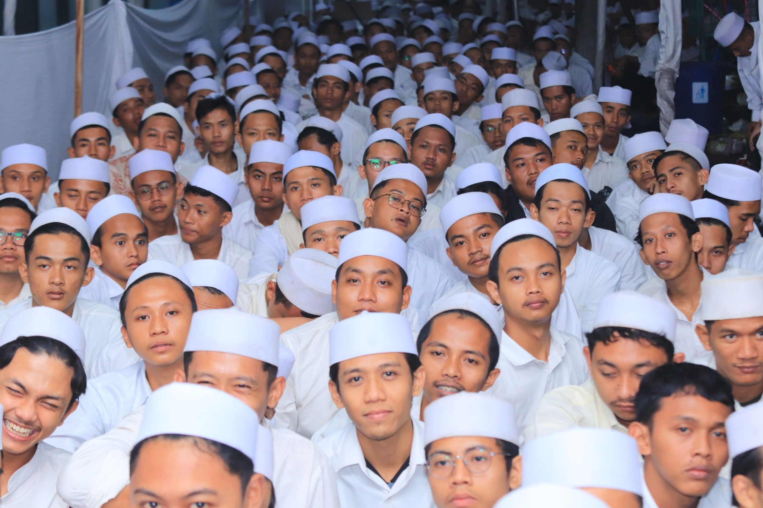 Nasib Pendidikan, Buruh, dan Santri Sepuh