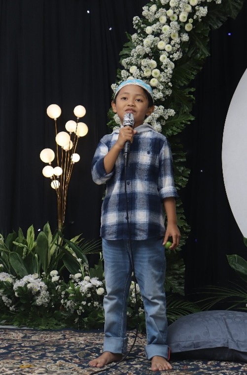 (Mas Novan Ahmad Reza saat memberikan sambutan dalam acara ulang tahunnya yang ke-8)