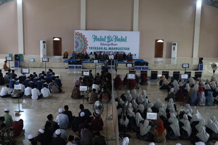 Masih Dalam Nuansa Syawal, Keluarga Besar Yayasan Al Mahrusiyah Gelar Halal Bi Halal