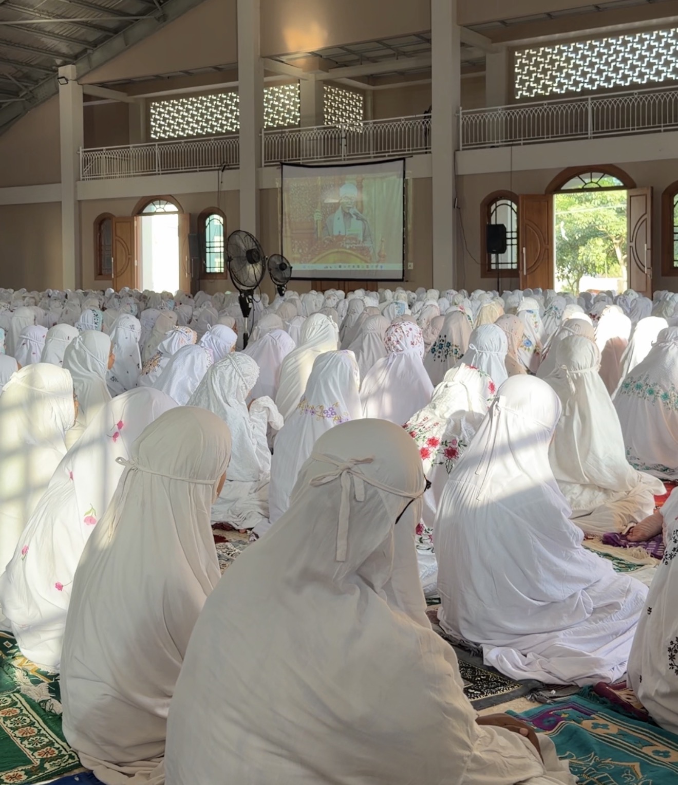 Kuatkan Pikir, Perbanyak Dzikir, Mari Merajut Ukhuwwah dengan Takbir