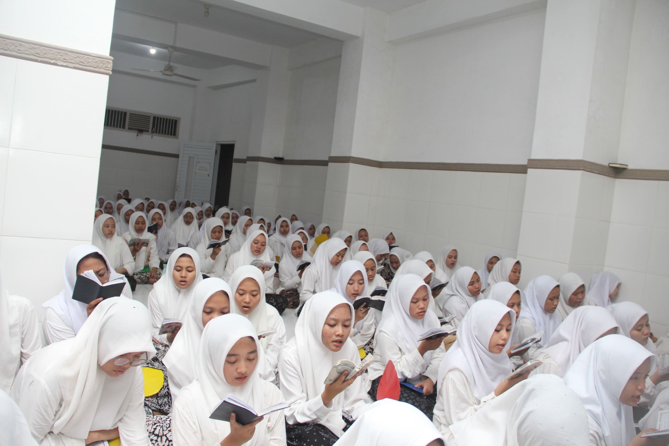 Memperingati Haul Nyai Dlomroh, Sang Kunci Berdirinya Pondok Lirboyo
