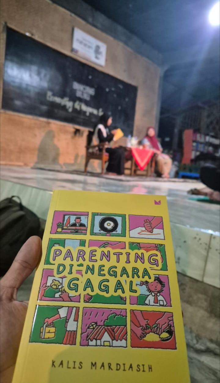 Hangat Dalam Bedah Buku “Parenting di Negara Gagal”