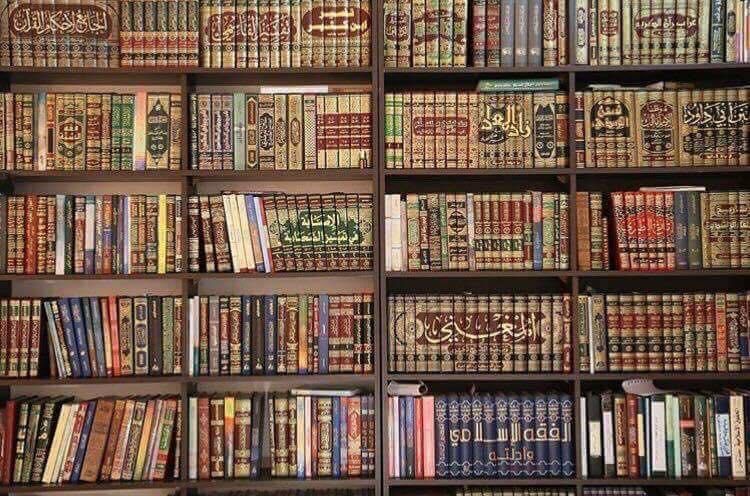 Perpustakaan Pesantren: Menjaga Khazanah Keilmuan dari Rak Kitab hingga Maktabah Syamilah