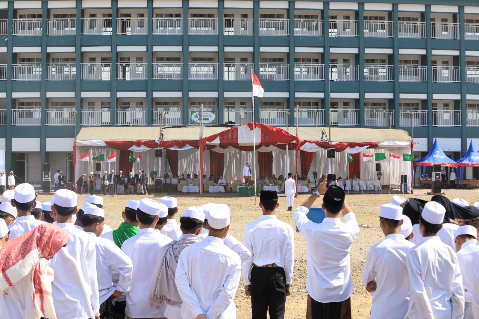 Hari Santri, PP HM Al Mahrusiyah III Ngampel Melaksanakan Upacara