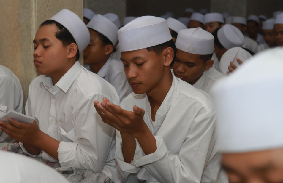 Berbahasa Bersama Satu Nusantara: Merefleksikan Fenomena Alih Bahasa di Pesantren