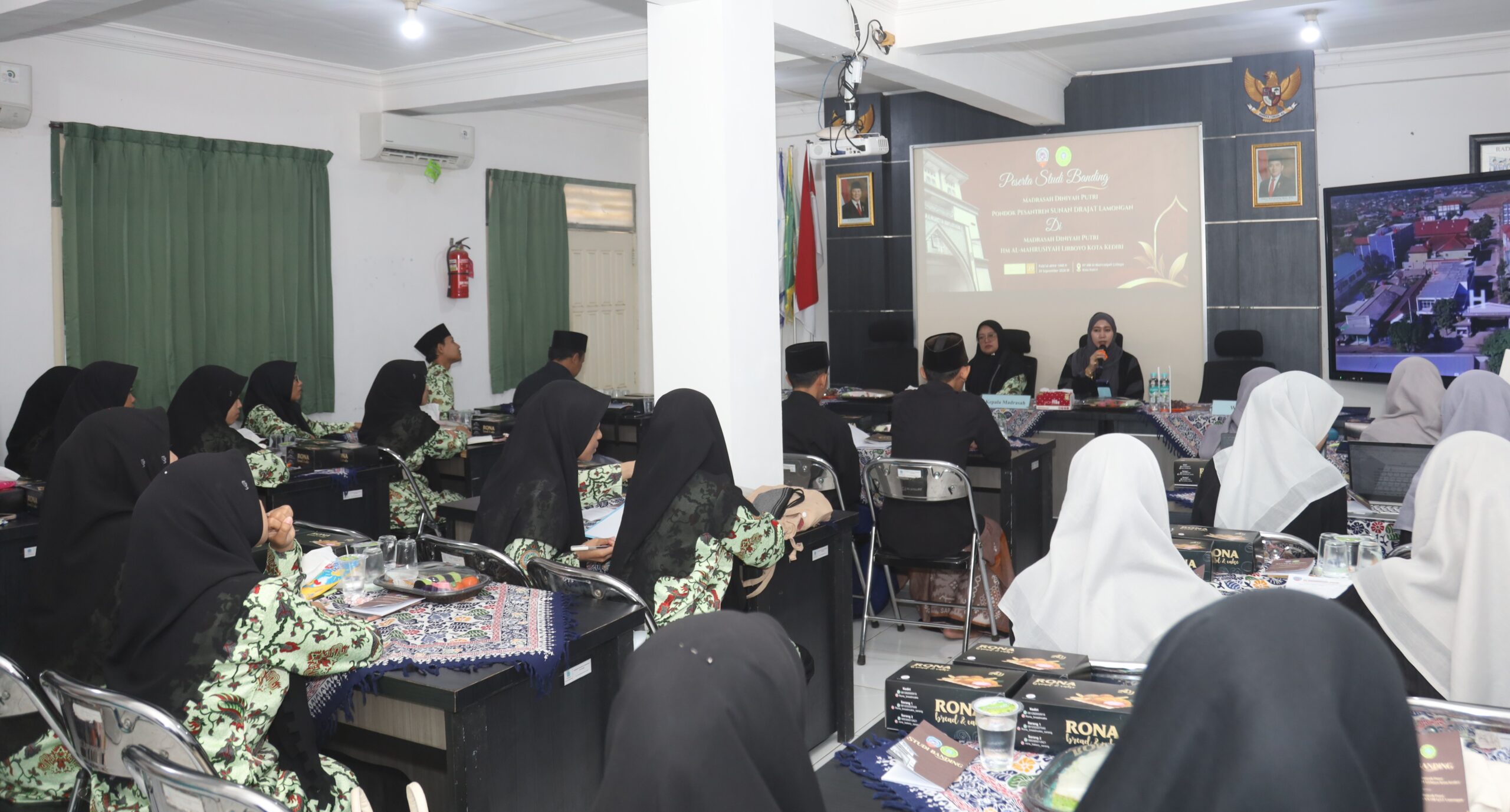 Studi Banding Madin Putri PP. Sunan Drajat di PP. HM Al-Mahrusiyah Lirboyo